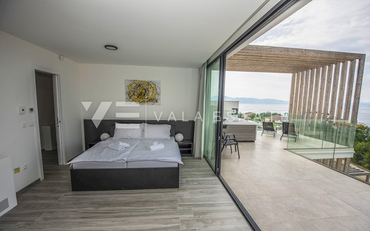 PENTHOUSE DI LUSSO CON VISTA MARE IN OTTIMA POSIZIONE