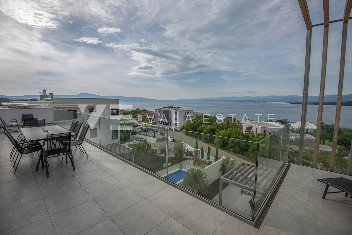 PENTHOUSE DI LUSSO CON VISTA MARE IN OTTIMA POSIZIONE