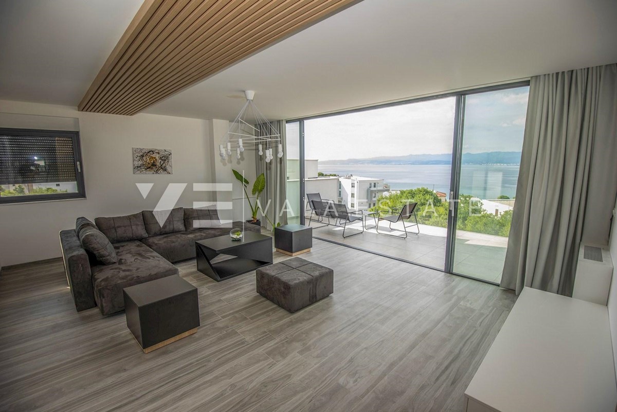 PENTHOUSE DI LUSSO CON VISTA MARE IN OTTIMA POSIZIONE