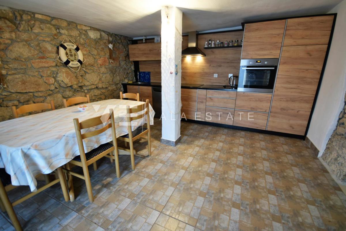 CASA INDIPENDENTE IN PIETRA IN POSIZIONE TRANQUILLA