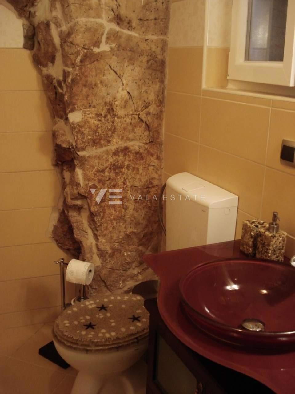 IMPRESSIONANTE VILLA IN PIETRA IN POSIZIONE UNICA