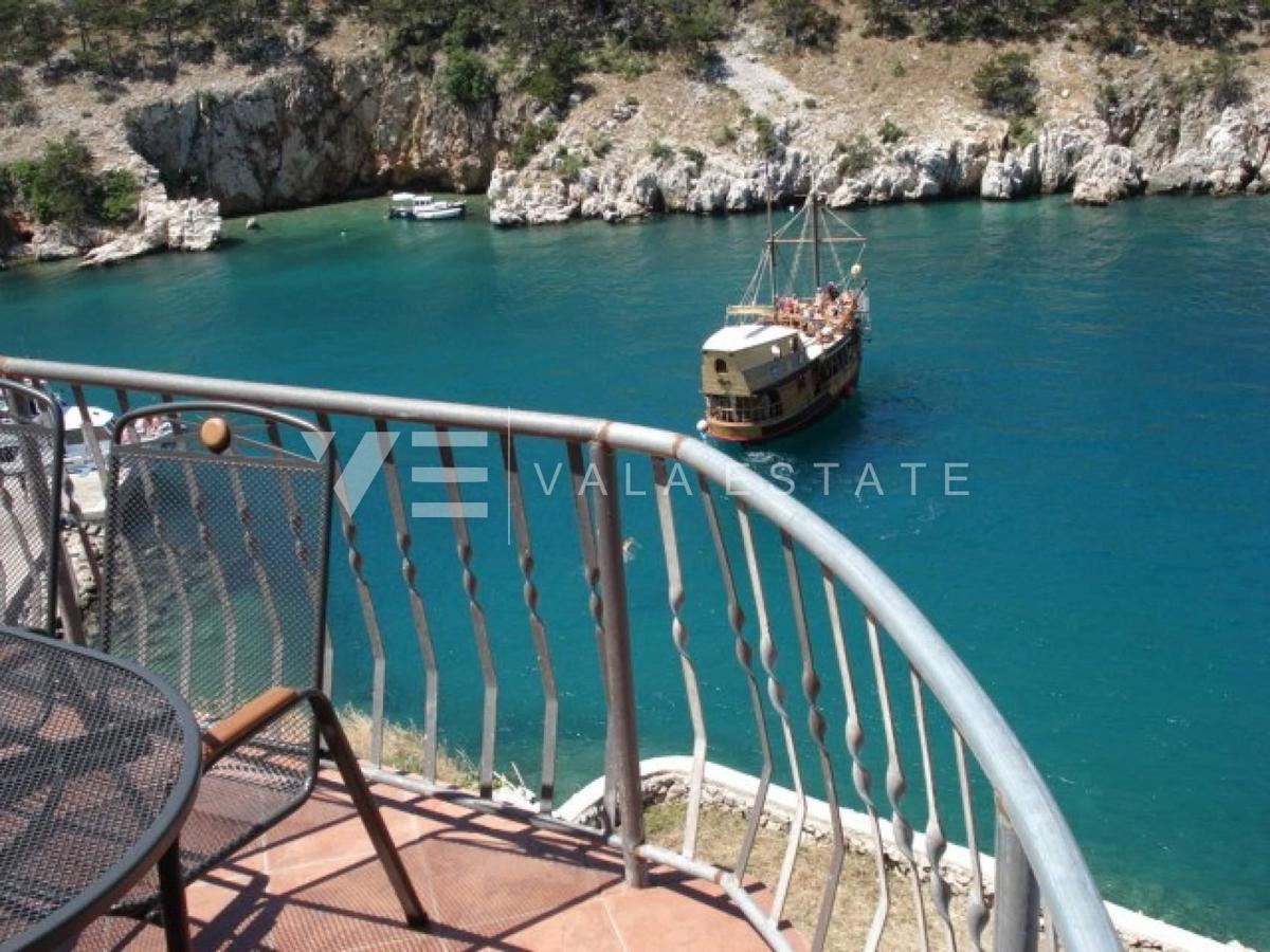 IMPRESSIONANTE VILLA IN PIETRA IN POSIZIONE UNICA