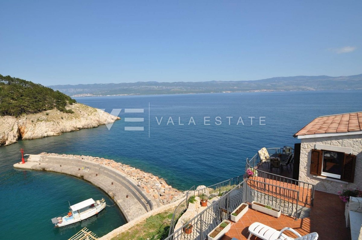 IMPRESSIONANTE VILLA IN PIETRA IN POSIZIONE UNICA