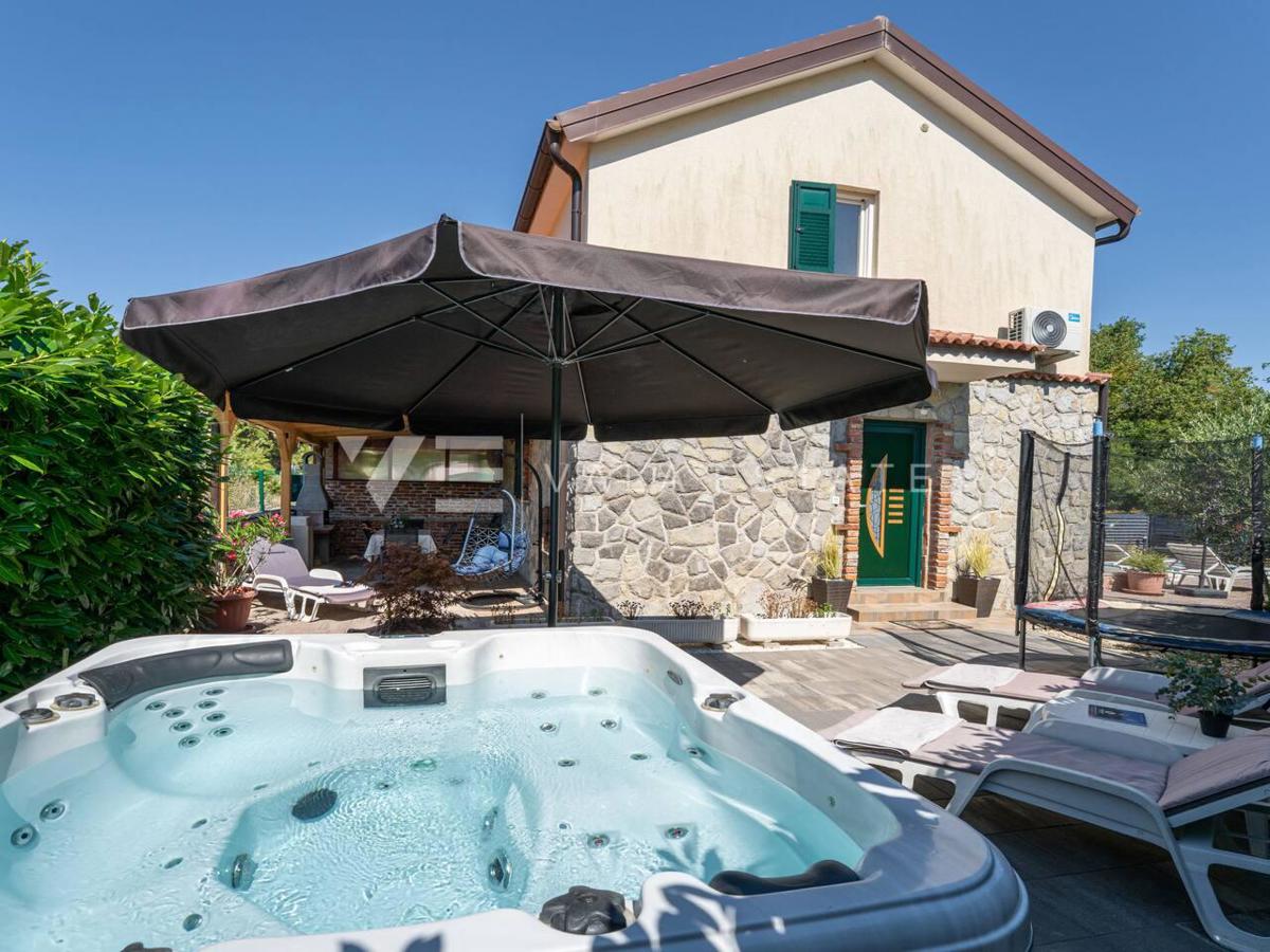 CASA INDIPENDENTE MEDITERRANEA CON PISCINA IN POSIZIONE TRANQUILLA