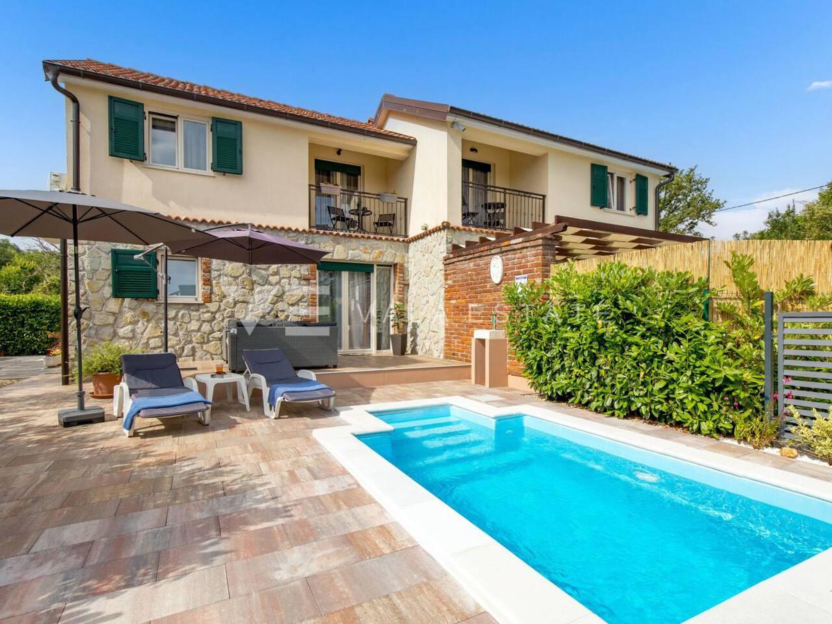 CASA INDIPENDENTE MEDITERRANEA CON PISCINA IN POSIZIONE TRANQUILLA