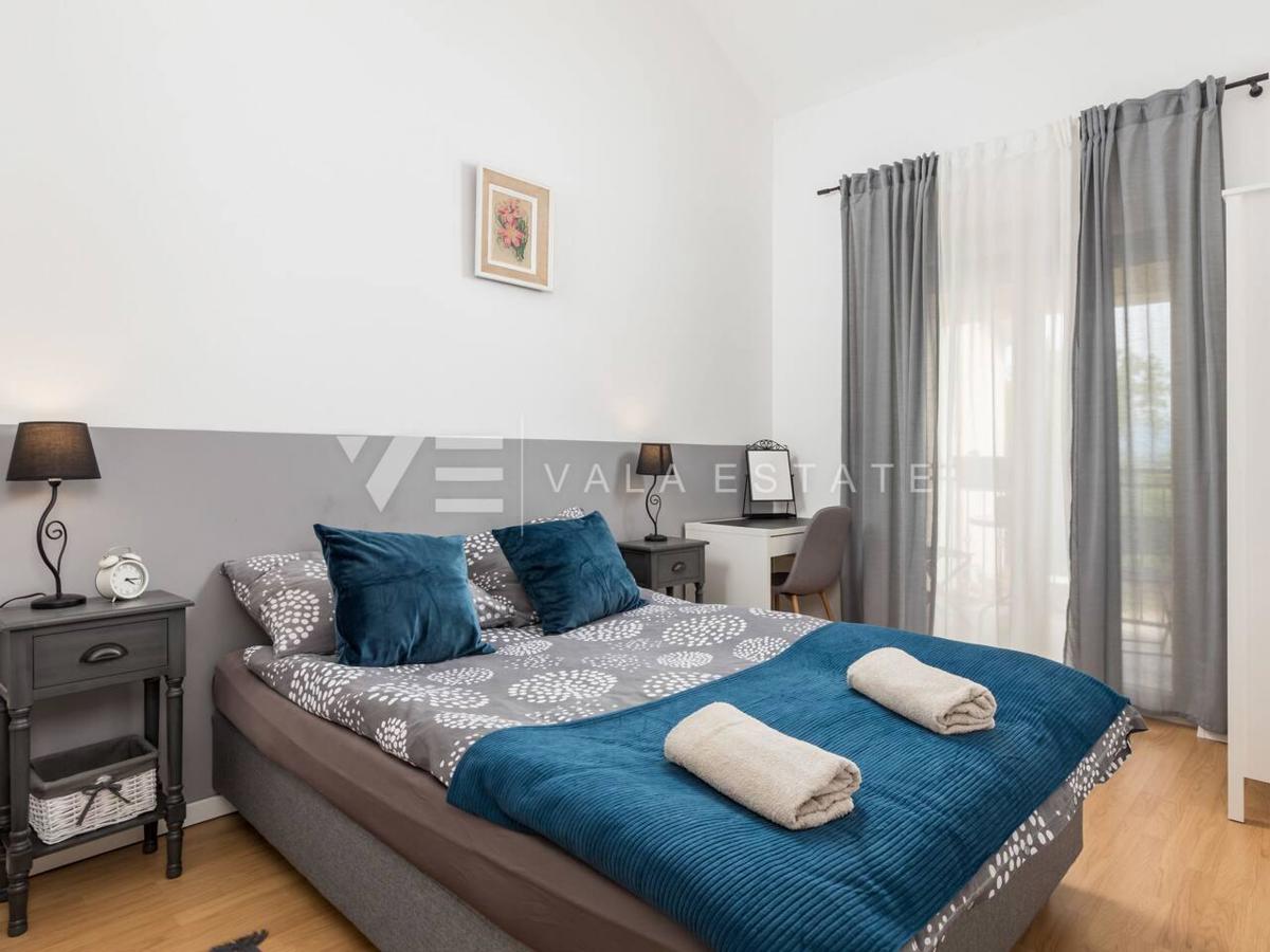 CASA INDIPENDENTE MEDITERRANEA CON PISCINA IN POSIZIONE TRANQUILLA