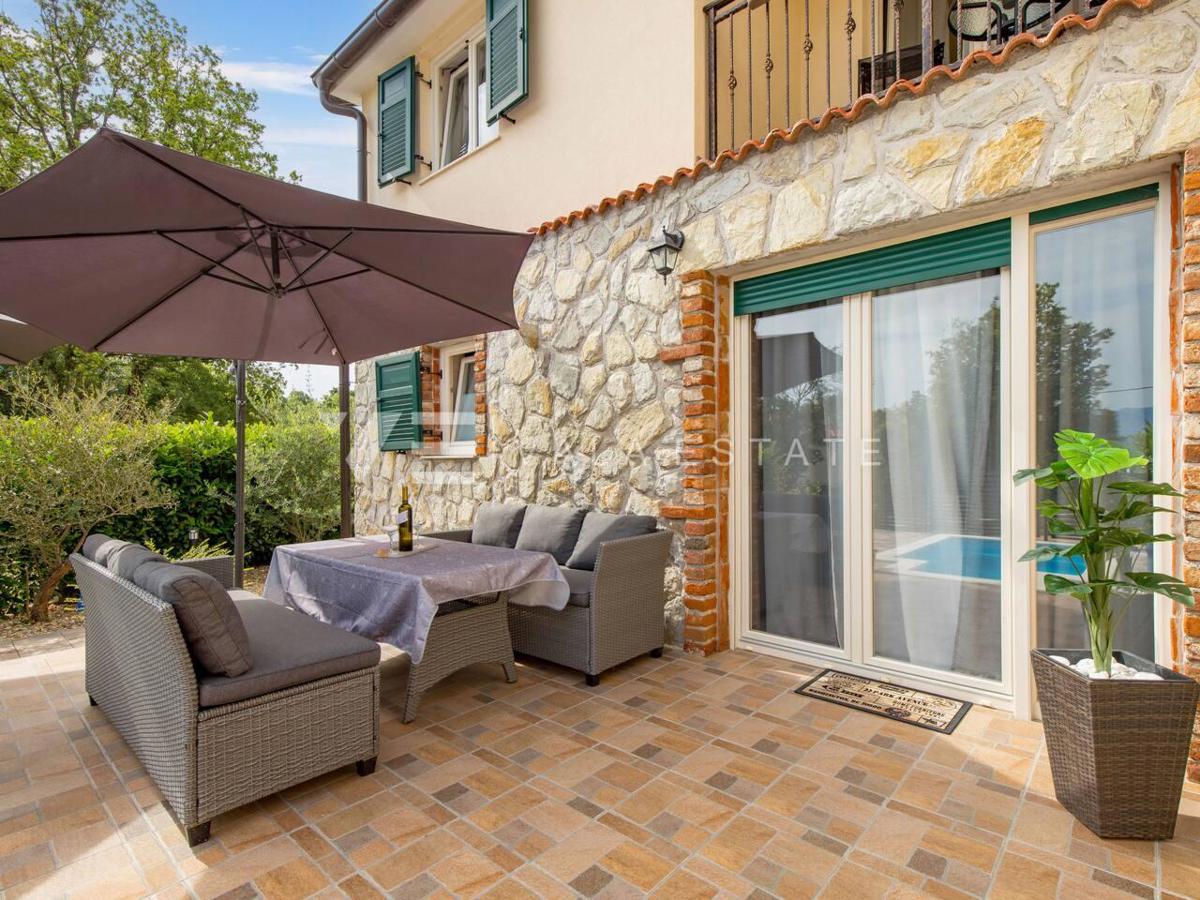 CASA INDIPENDENTE MEDITERRANEA CON PISCINA IN POSIZIONE TRANQUILLA