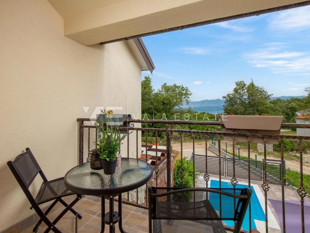 CASA INDIPENDENTE MEDITERRANEA CON PISCINA IN POSIZIONE TRANQUILLA