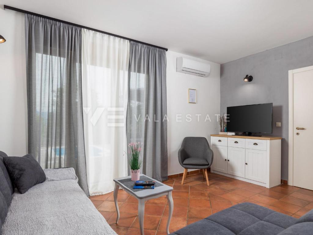 CASA INDIPENDENTE MEDITERRANEA CON PISCINA IN POSIZIONE TRANQUILLA