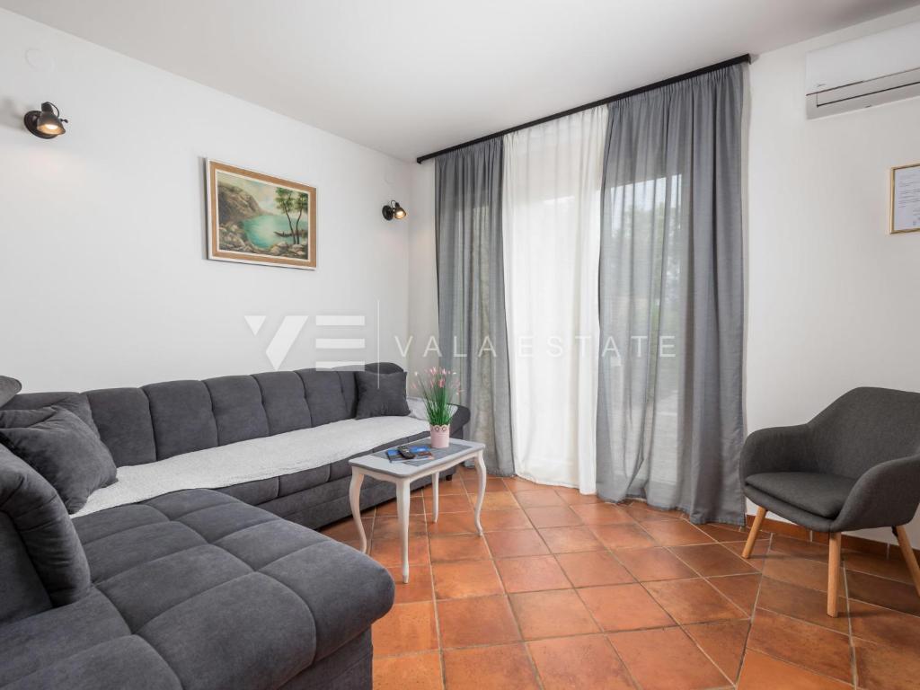 CASA INDIPENDENTE MEDITERRANEA CON PISCINA IN POSIZIONE TRANQUILLA