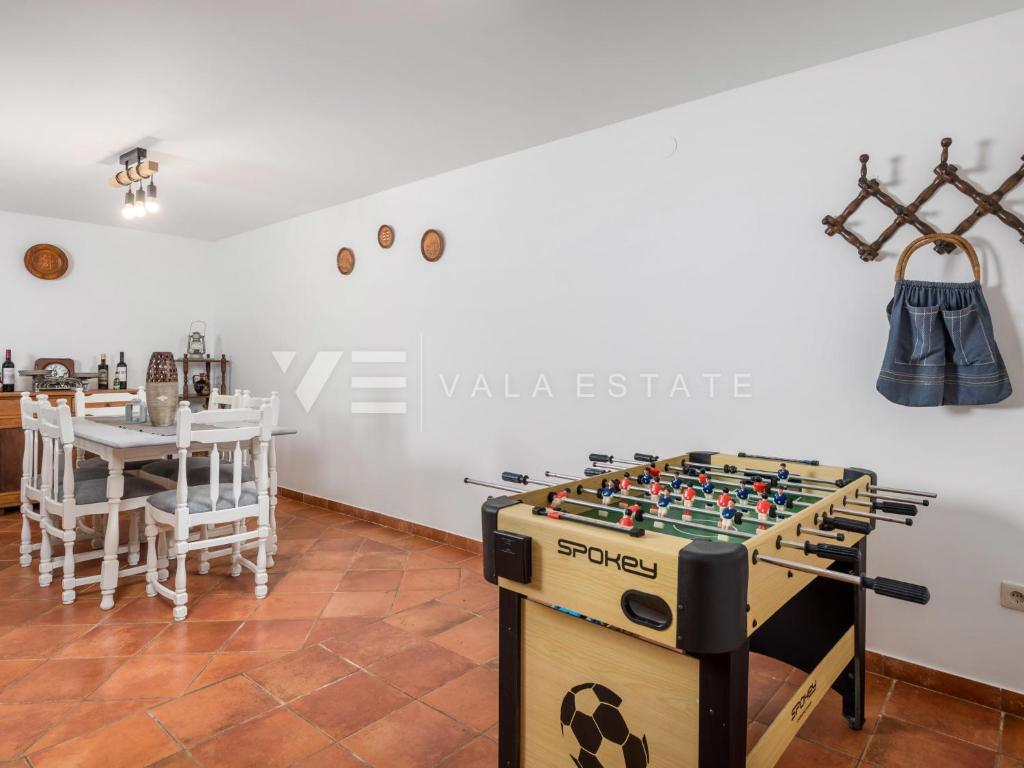 CASA INDIPENDENTE MEDITERRANEA CON PISCINA IN POSIZIONE TRANQUILLA