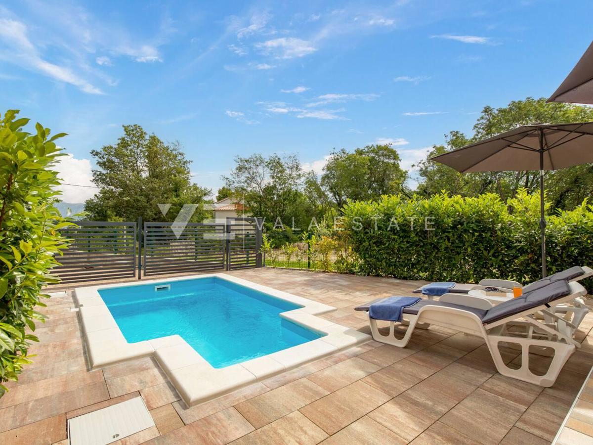 CASA INDIPENDENTE MEDITERRANEA CON PISCINA IN POSIZIONE TRANQUILLA