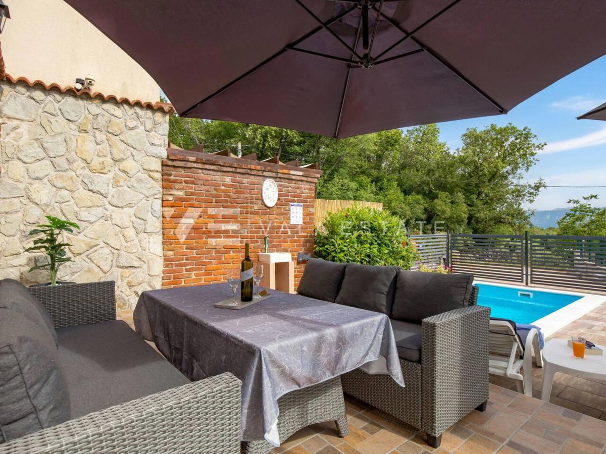 CASA INDIPENDENTE MEDITERRANEA CON PISCINA IN POSIZIONE TRANQUILLA