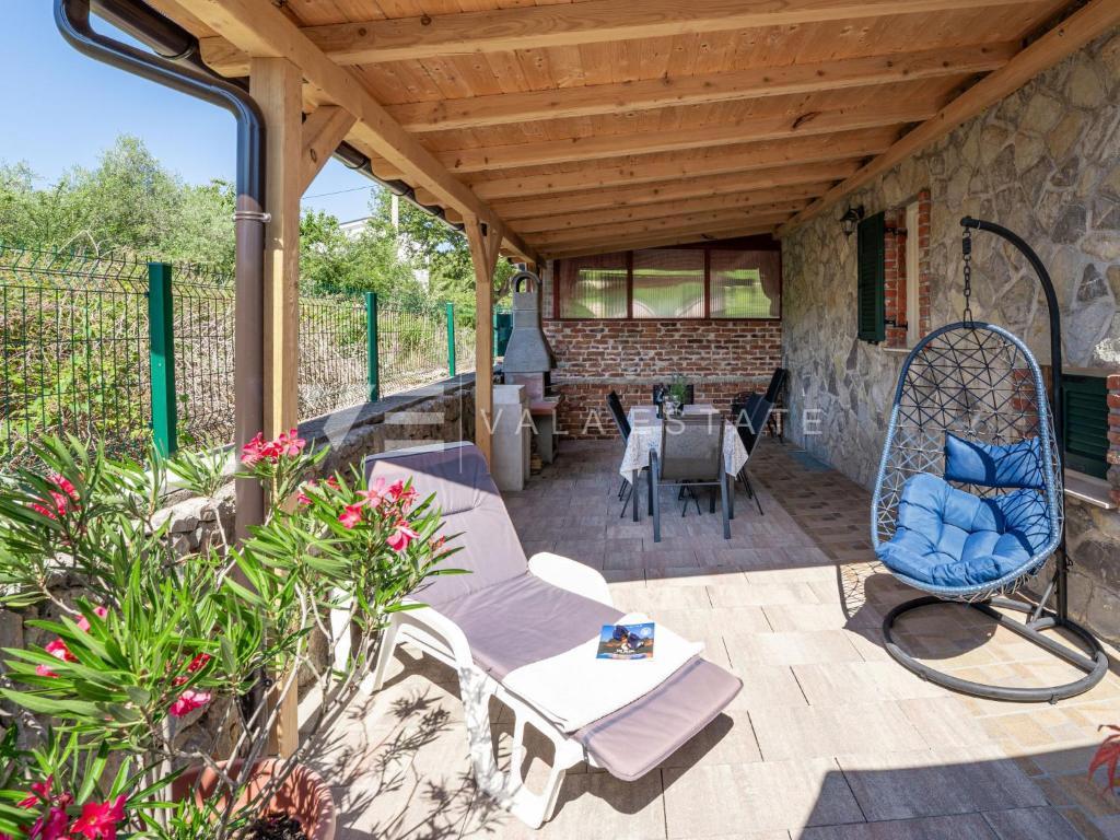 CASA INDIPENDENTE MEDITERRANEA CON PISCINA IN POSIZIONE TRANQUILLA