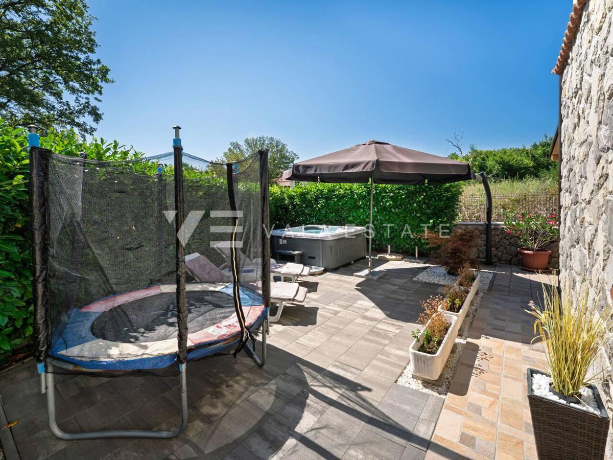 CASA INDIPENDENTE MEDITERRANEA CON PISCINA IN POSIZIONE TRANQUILLA