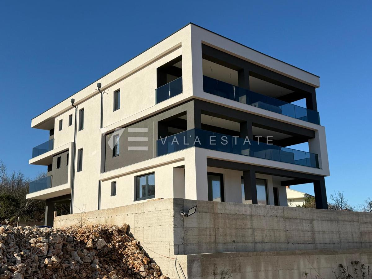 DUE APPARTAMENTI DI ALTO LIVELLO CON VISTA SUL MARE APERTO E ASCENSORE