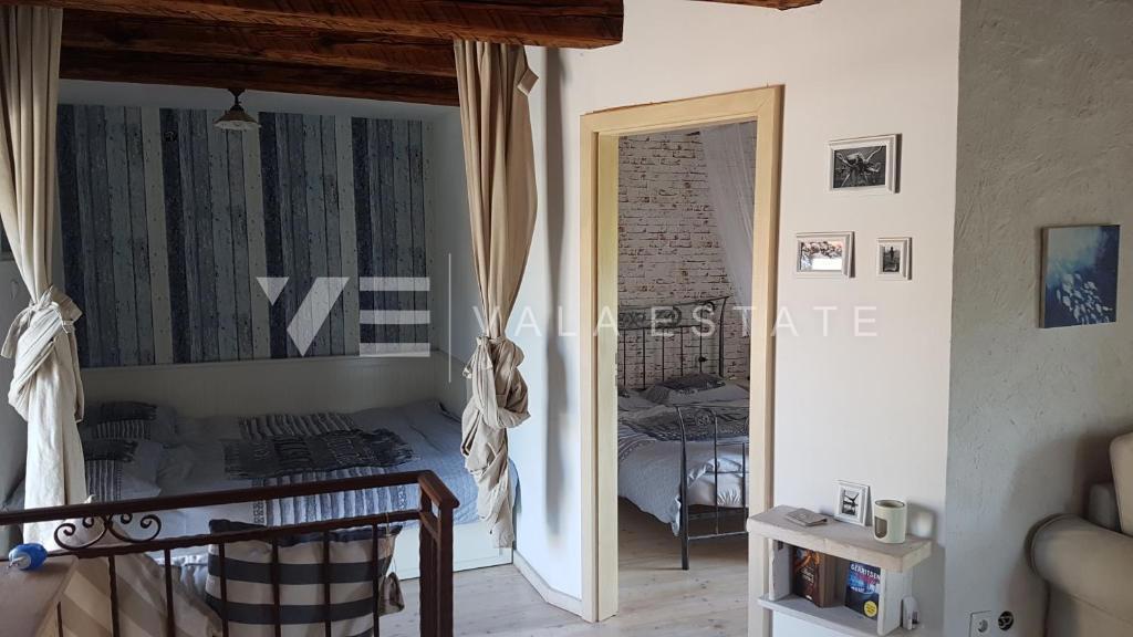 CASA MEDITERRANEA IN PIETRA RISTRUTTURATA CON PISCINA IN POSIZIONE TRANQUILLA
