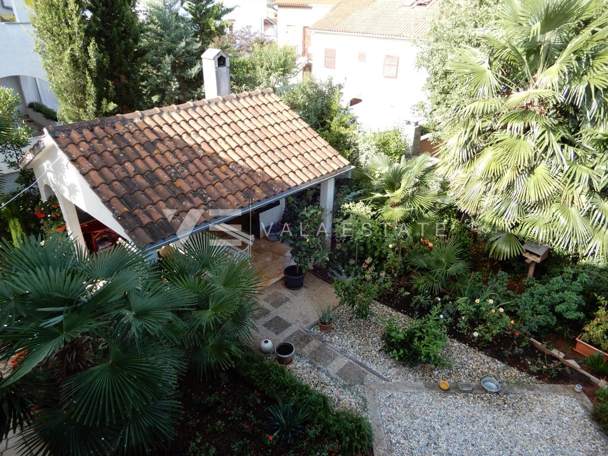 CASA DOPPIA CON QUATTRO APPARTAMENTI E VISTA MARE
