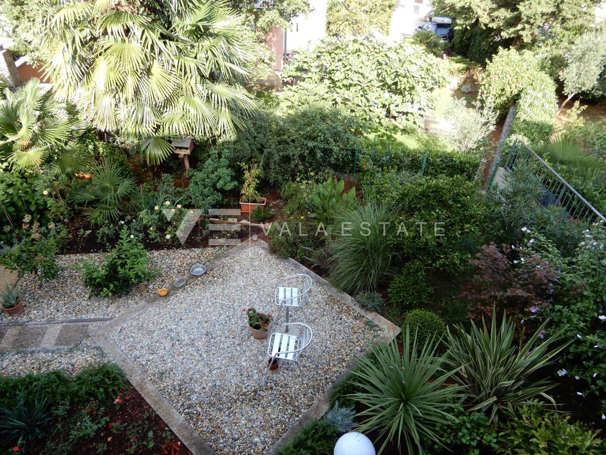 CASA DOPPIA CON QUATTRO APPARTAMENTI E VISTA MARE