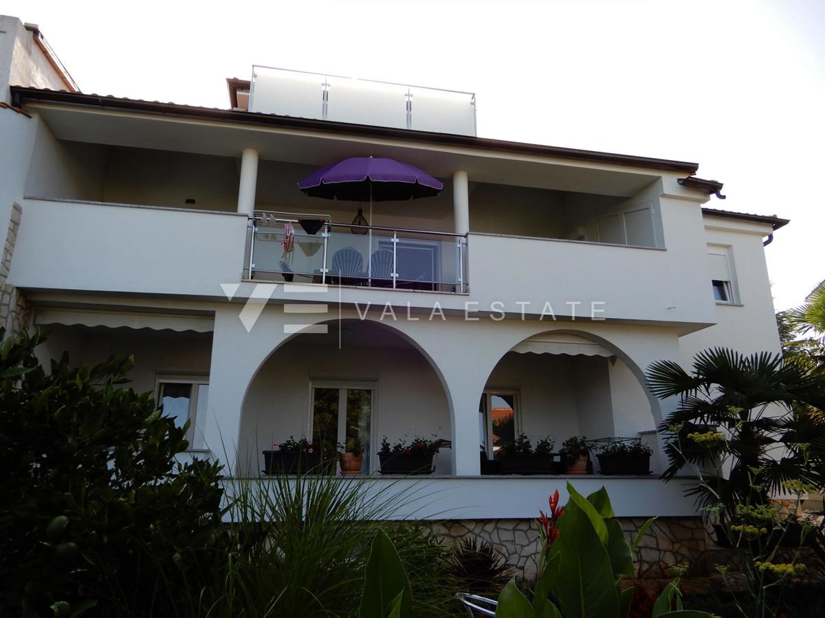CASA DOPPIA CON QUATTRO APPARTAMENTI E VISTA MARE