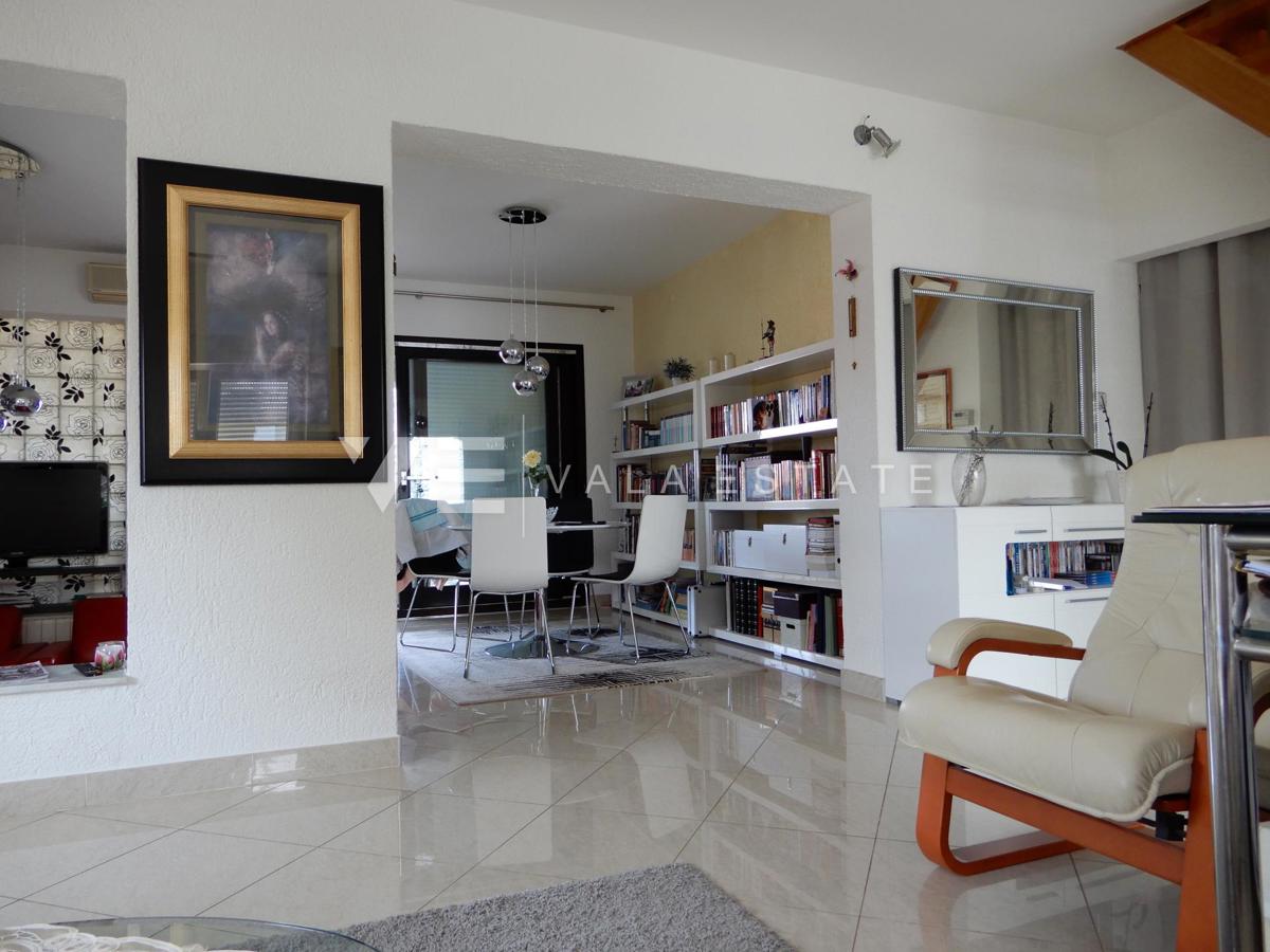 CASA DOPPIA CON QUATTRO APPARTAMENTI E VISTA MARE