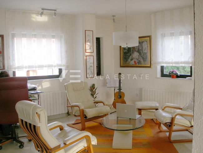 CASA DOPPIA CON QUATTRO APPARTAMENTI E VISTA MARE