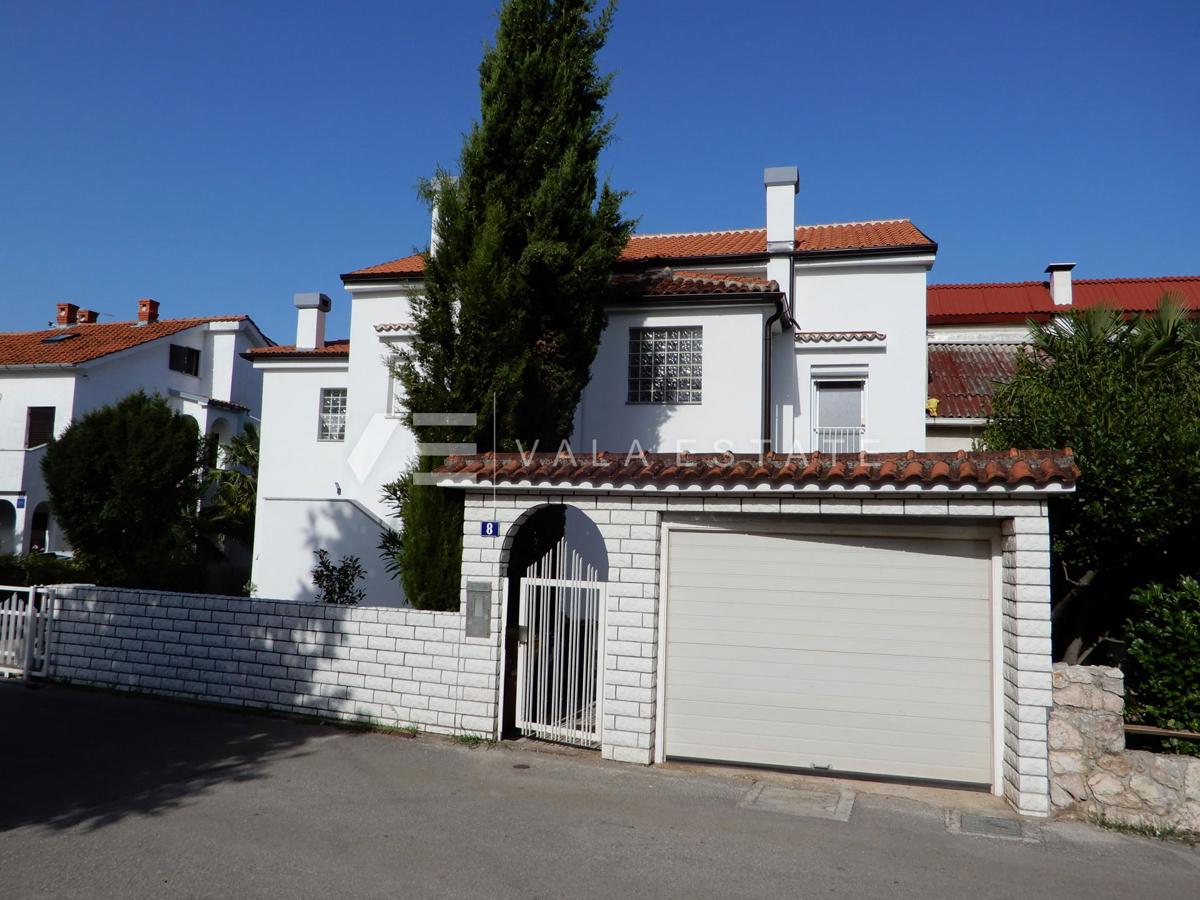 CASA DOPPIA CON QUATTRO APPARTAMENTI E VISTA MARE