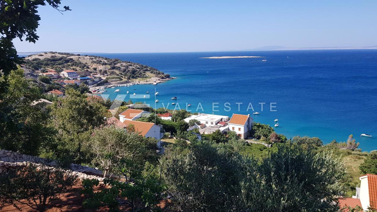 CASA IN PIETRA CON INIZIATA RISTRUTTURAZIONE IN POSIZIONE ECCEZIONALE