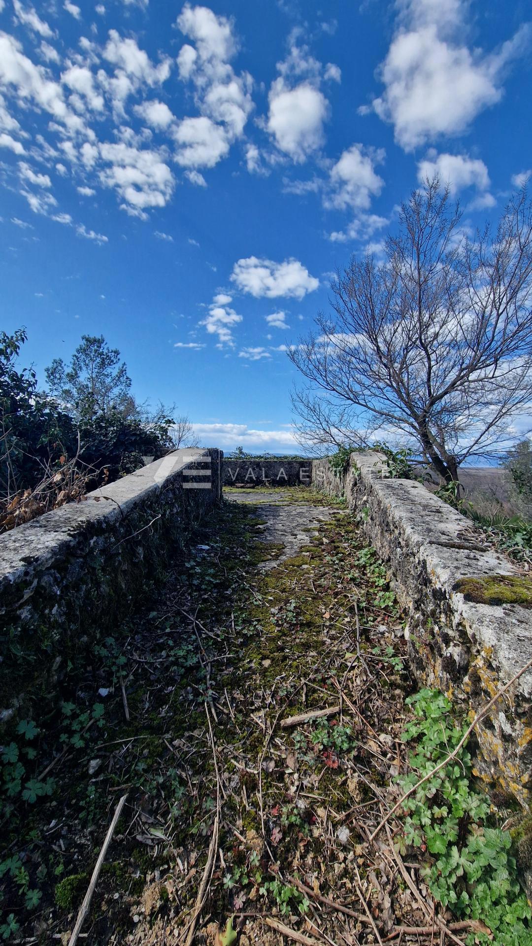 ANTICA CASA IN PIETRA DA RISTRUTTURARE COMPLETAMENTE CON VISTA MARE PANORAMICA