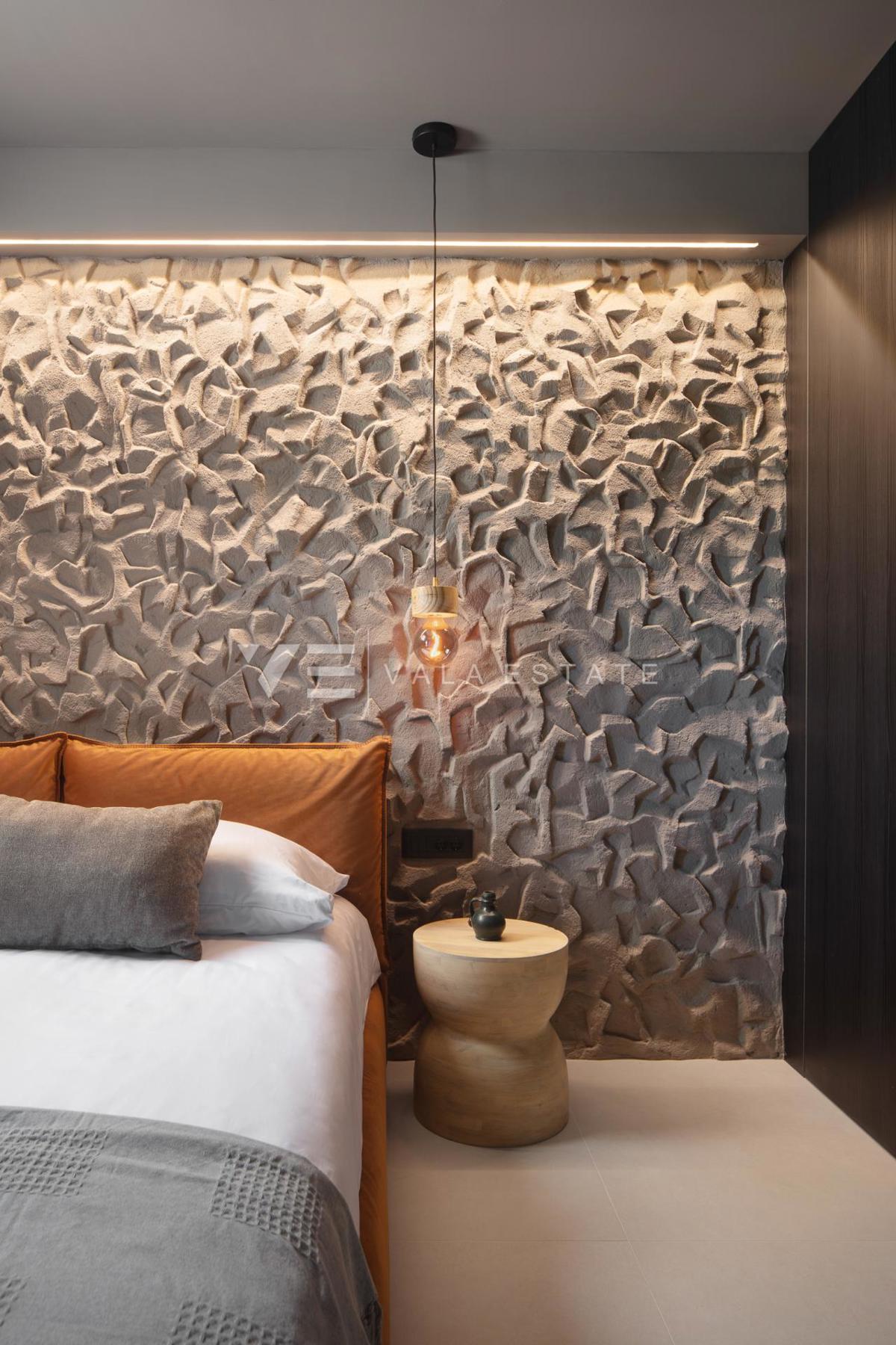 VILLA DI LUSSO CON PISCINA E AMPIO GIARDINO IN POSIZIONE TRANQUILLA