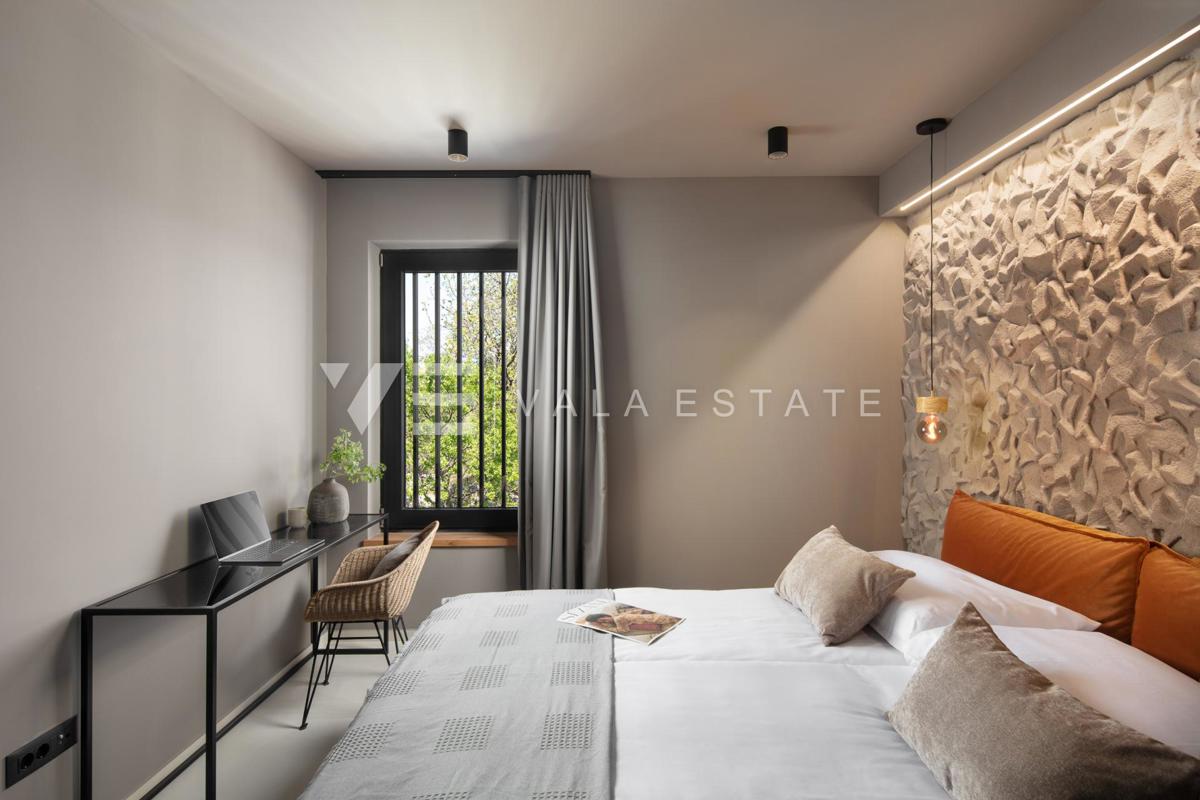 VILLA DI LUSSO CON PISCINA E AMPIO GIARDINO IN POSIZIONE TRANQUILLA