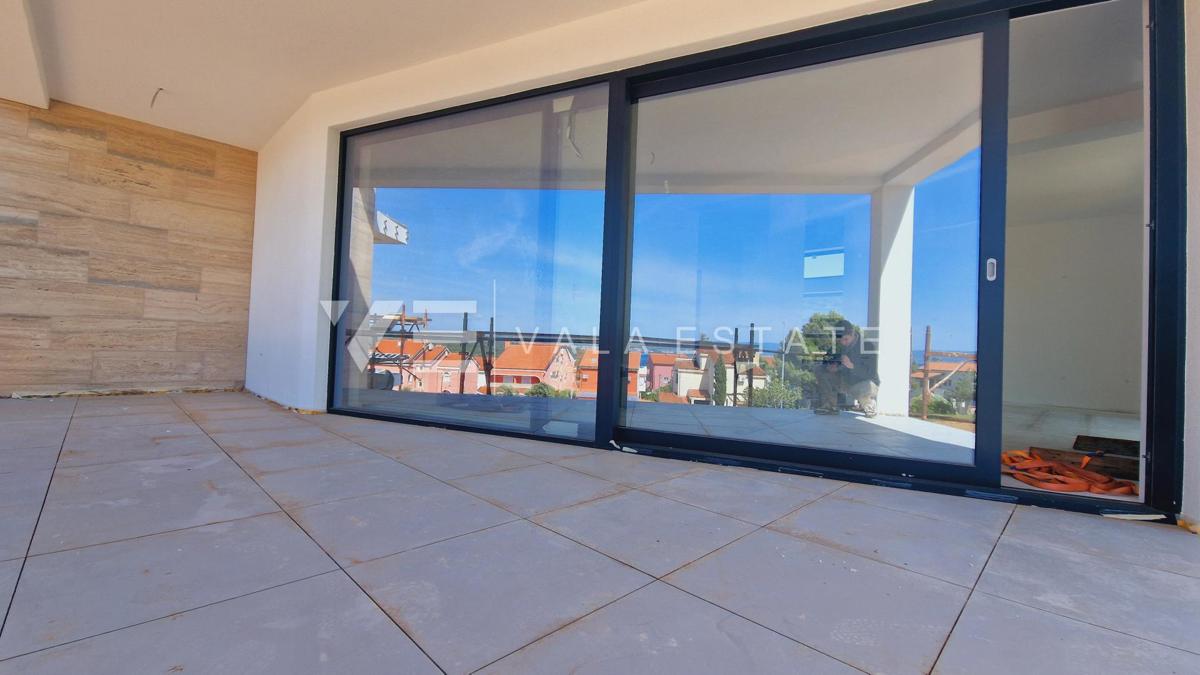 APPARTAMENTO SU DUE PIANI IN NUOVA COSTRUZIONE CON VISTA MARE
