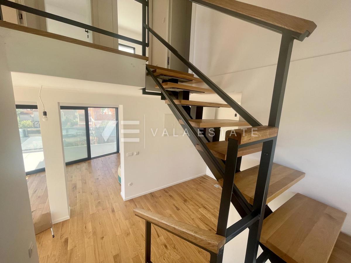 APPARTAMENTO SU DUE PIANI IN NUOVA COSTRUZIONE CON VISTA MARE