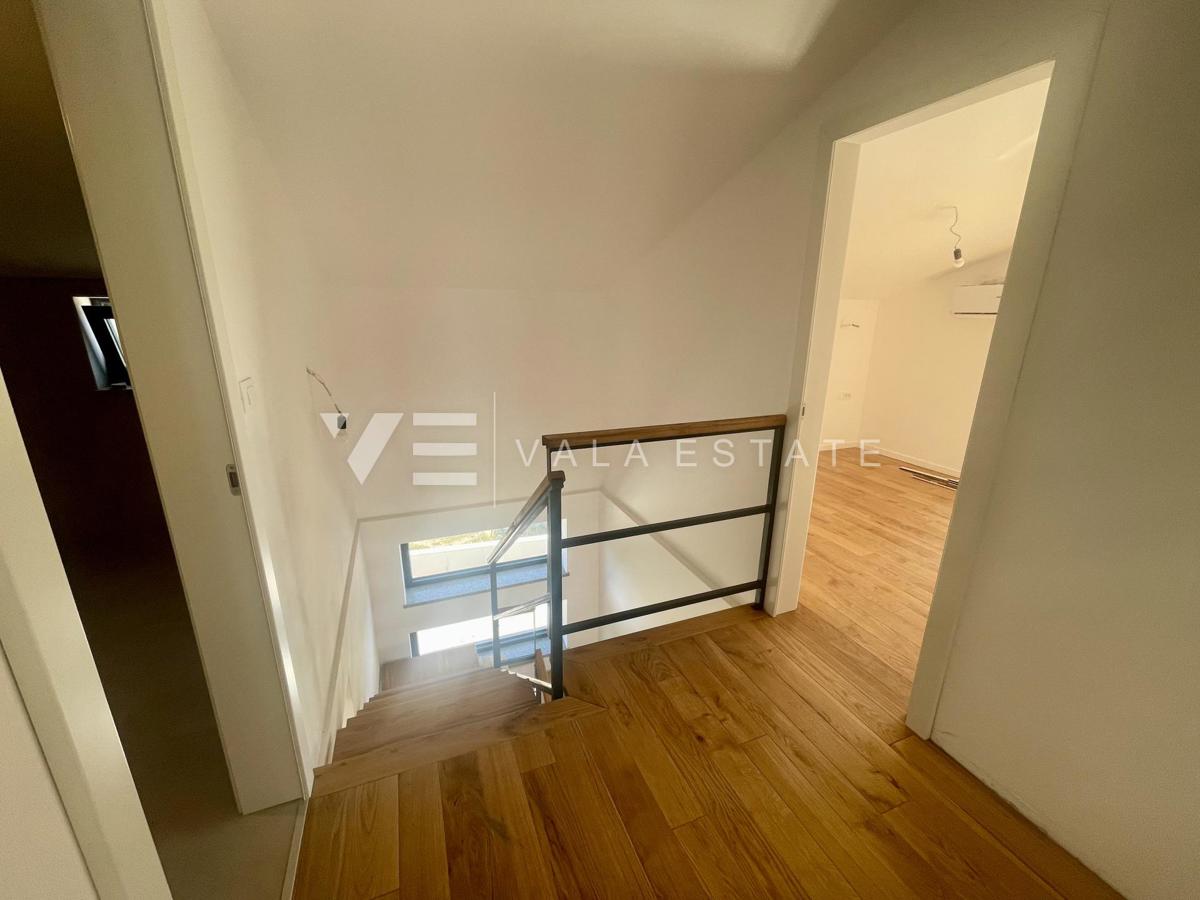 APPARTAMENTO SU DUE PIANI IN NUOVA COSTRUZIONE CON VISTA MARE