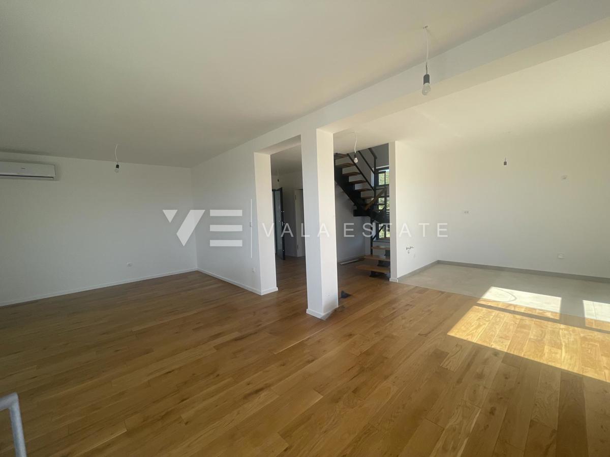 APPARTAMENTO SU DUE PIANI IN NUOVA COSTRUZIONE CON VISTA MARE