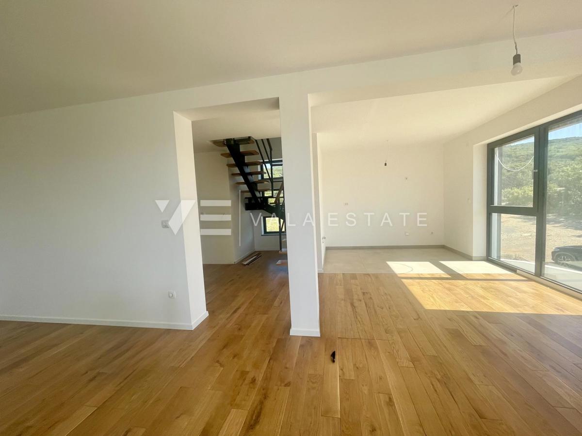 APPARTAMENTO SU DUE PIANI IN NUOVA COSTRUZIONE CON VISTA MARE