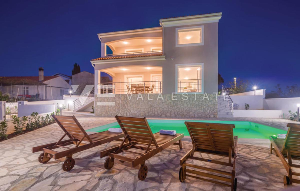 NUOVA CASA CON PISCINA È BELLA VISTA SUL MARE