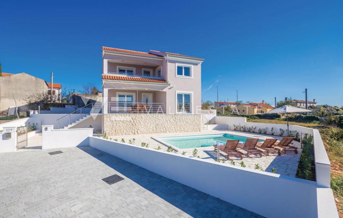 NUOVA CASA CON PISCINA È BELLA VISTA SUL MARE