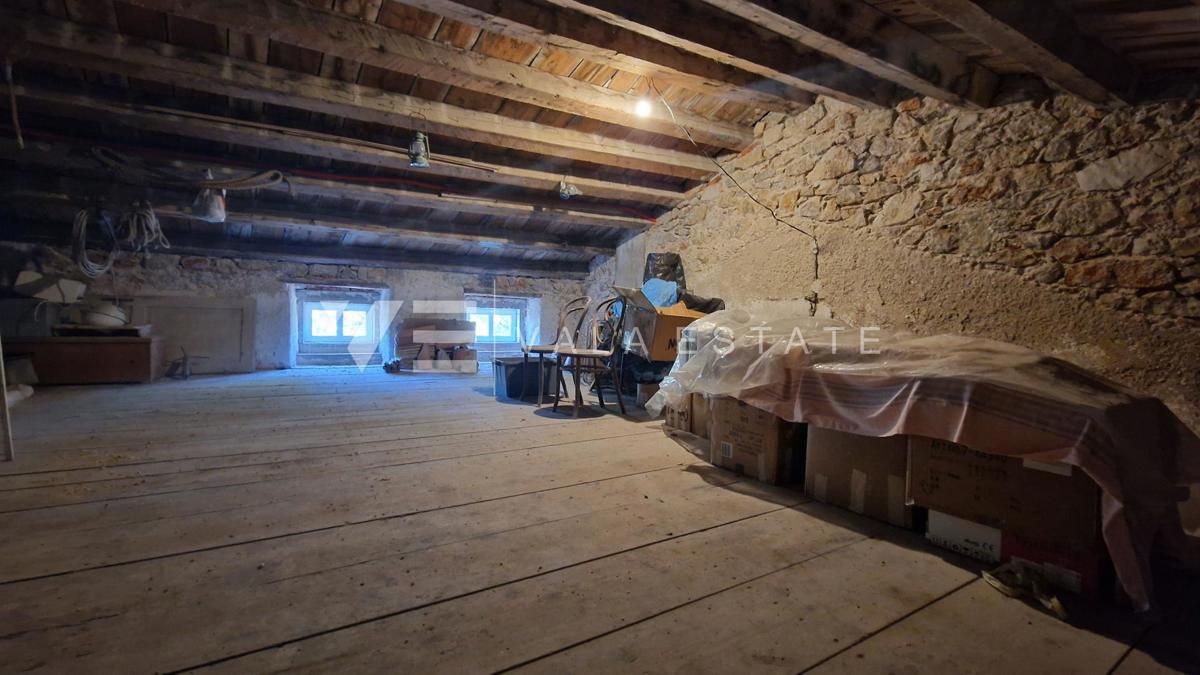 DOPPIA CASA IN PIETRA PRIMA FILA AL MARE