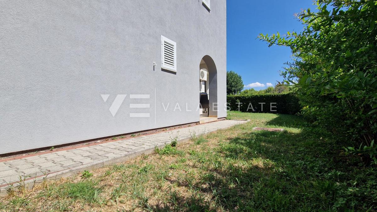 APPARTAMENTO CON DUE CAMERE DA LETTO AL PIANO TERRA CON GIARDINO IN POSIZIONE ATTRAENTE