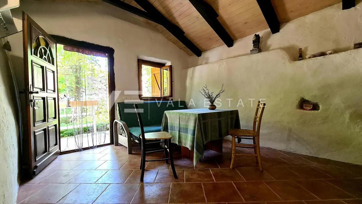 UNICA CASA IN PIETRA RISTRUTTURATA IMMERSA NELLA NATURA