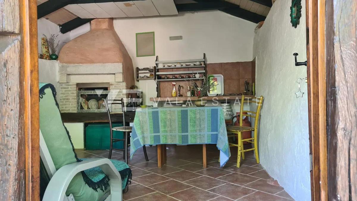 UNICA CASA IN PIETRA RISTRUTTURATA IMMERSA NELLA NATURA