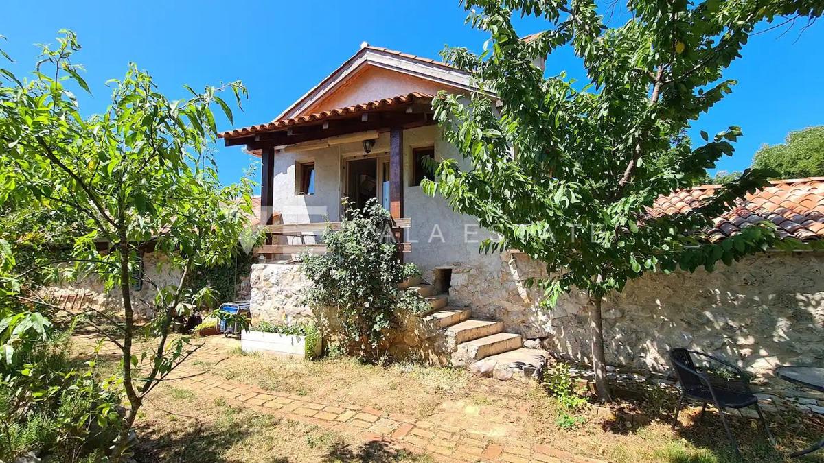 UNICA CASA IN PIETRA RISTRUTTURATA IMMERSA NELLA NATURA
