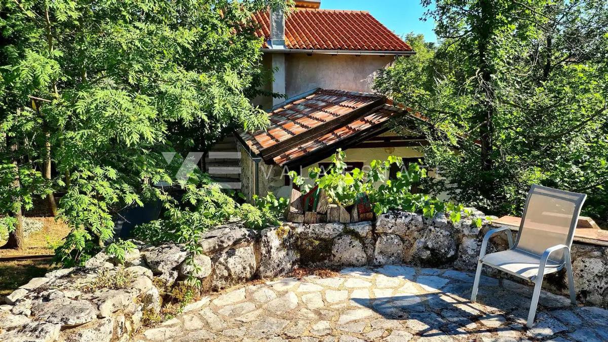 UNICA CASA IN PIETRA RISTRUTTURATA IMMERSA NELLA NATURA