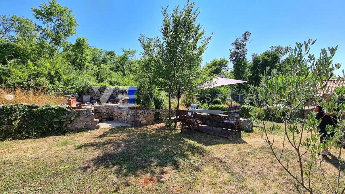UNICA CASA IN PIETRA RISTRUTTURATA IMMERSA NELLA NATURA
