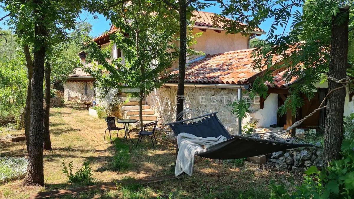 UNICA CASA IN PIETRA RISTRUTTURATA IMMERSA NELLA NATURA