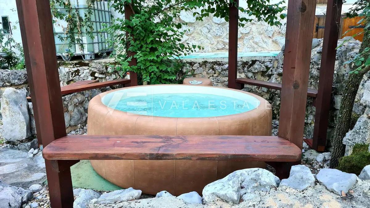 UNICA CASA IN PIETRA RISTRUTTURATA IMMERSA NELLA NATURA