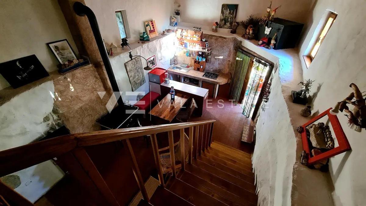 UNICA CASA IN PIETRA RISTRUTTURATA IMMERSA NELLA NATURA