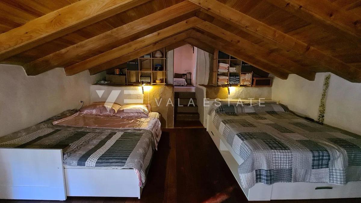 UNICA CASA IN PIETRA RISTRUTTURATA IMMERSA NELLA NATURA