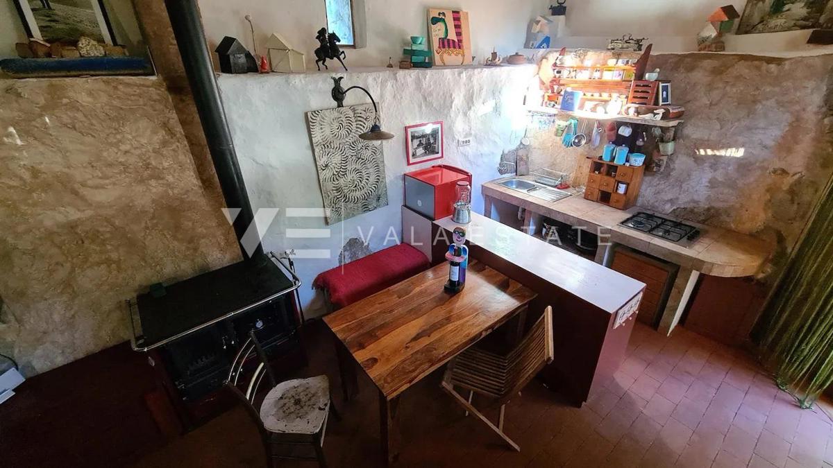 UNICA CASA IN PIETRA RISTRUTTURATA IMMERSA NELLA NATURA